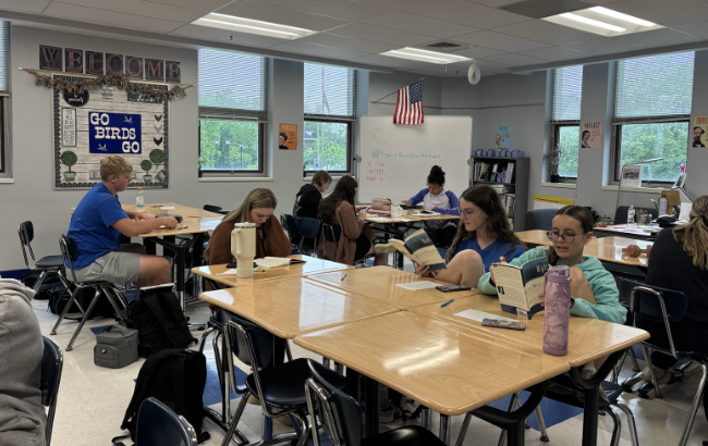 AP seminar class prepares for presentations. 